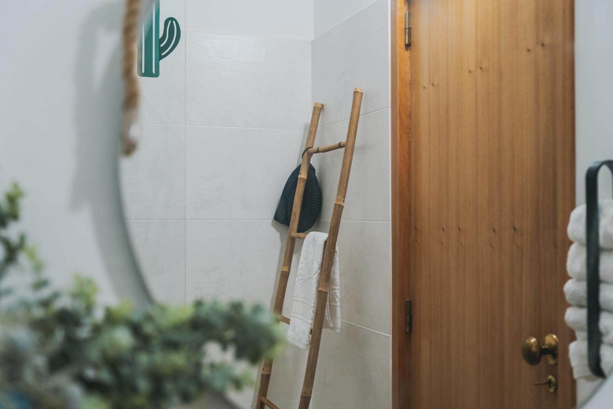Surf Guesthouse - 7Min Walk To The Beach باتاياس المظهر الخارجي الصورة