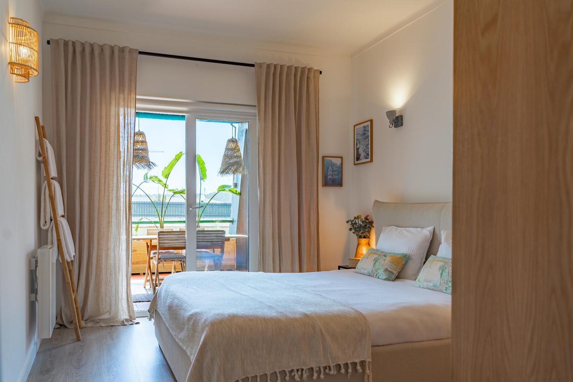 Surf Guesthouse - 7Min Walk To The Beach باتاياس المظهر الخارجي الصورة