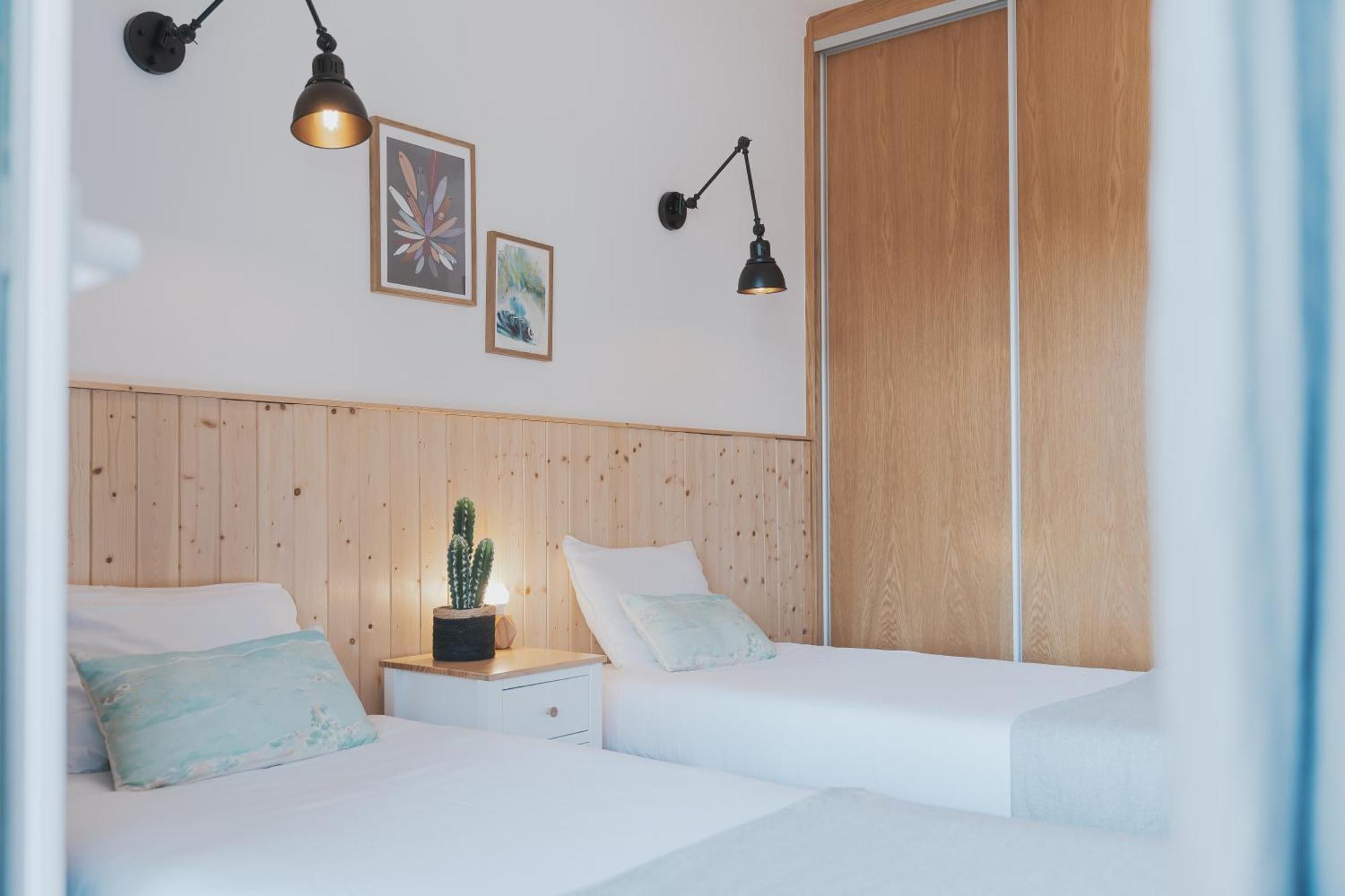 Surf Guesthouse - 7Min Walk To The Beach باتاياس المظهر الخارجي الصورة