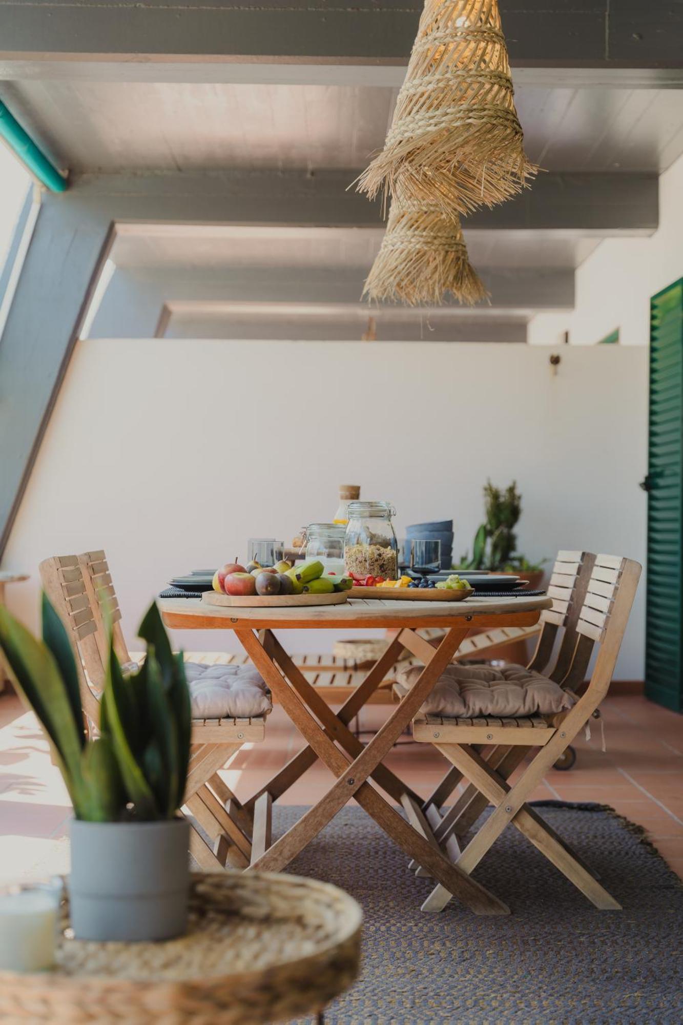 Surf Guesthouse - 7Min Walk To The Beach باتاياس المظهر الخارجي الصورة