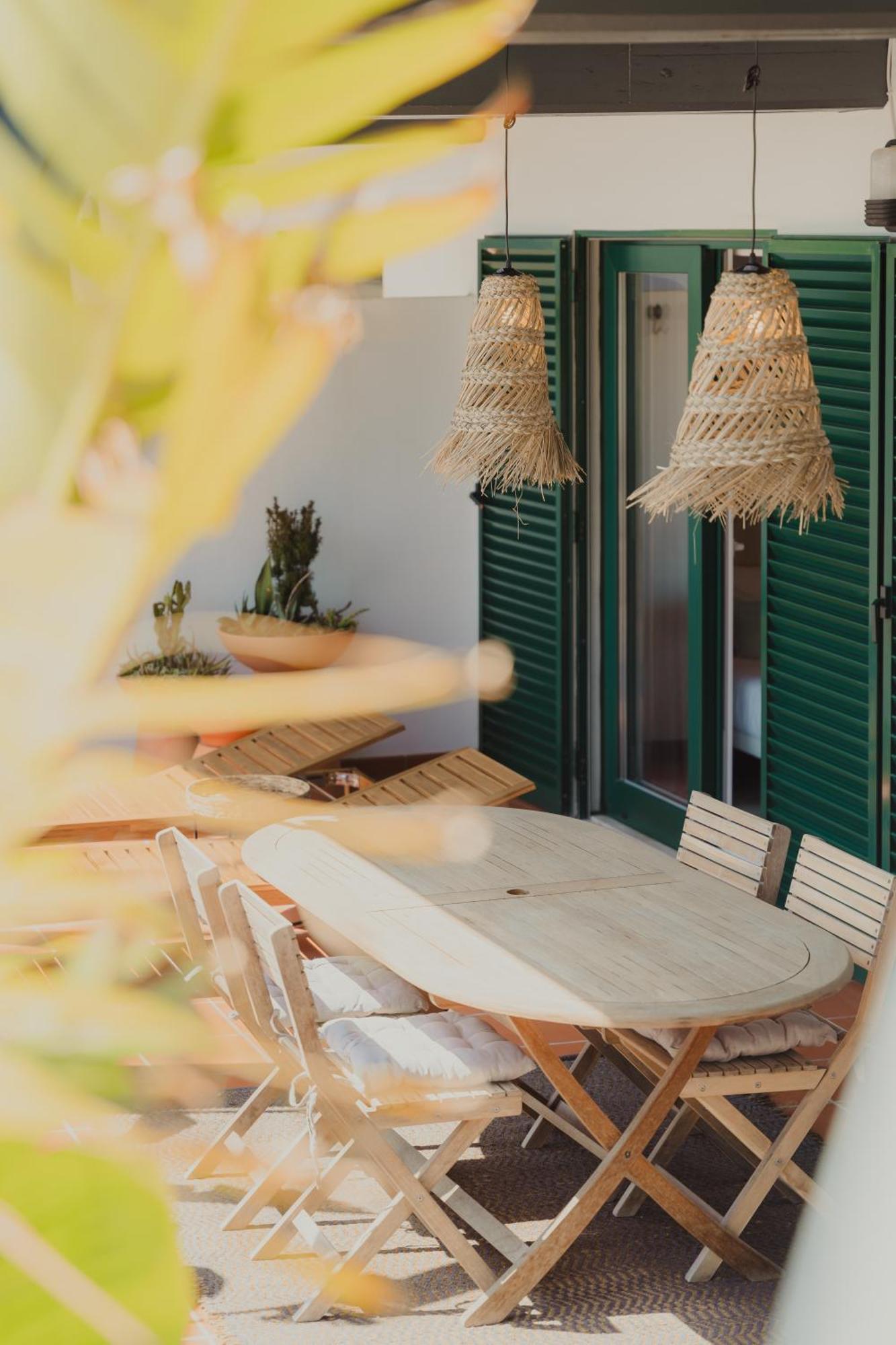 Surf Guesthouse - 7Min Walk To The Beach باتاياس المظهر الخارجي الصورة
