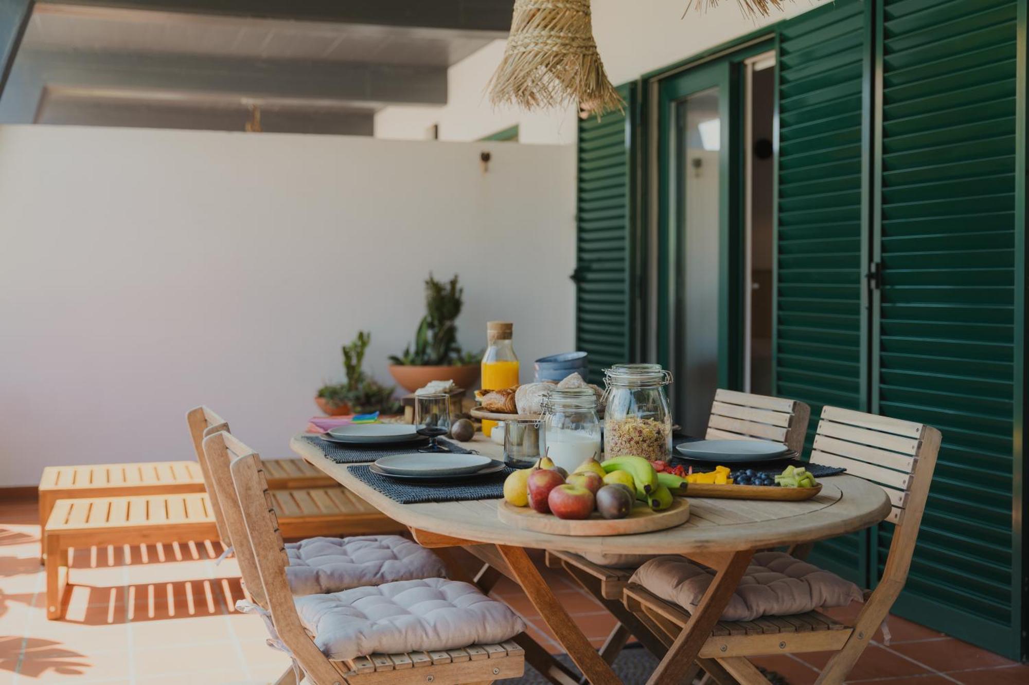 Surf Guesthouse - 7Min Walk To The Beach باتاياس المظهر الخارجي الصورة